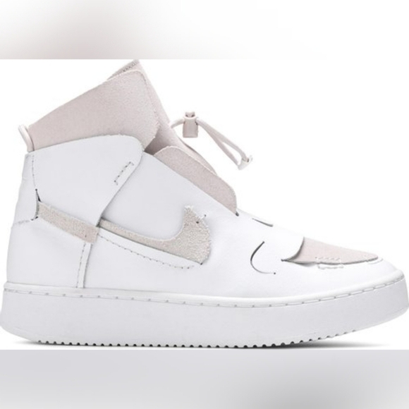 Nike Shoes - NIKE Vandalized LX For Women size 6 in EUC